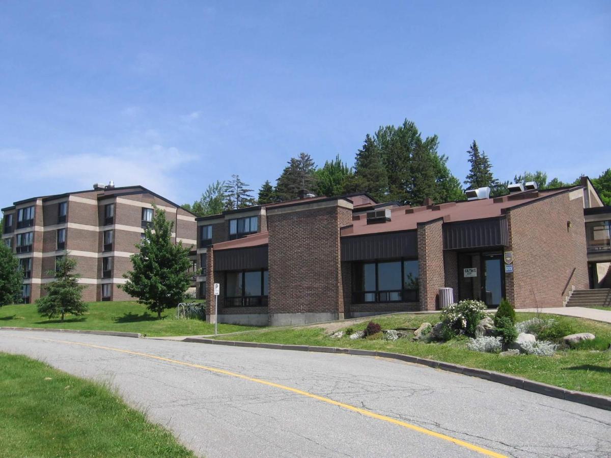 Au Campus Hotell Sherbrooke Exteriör bild