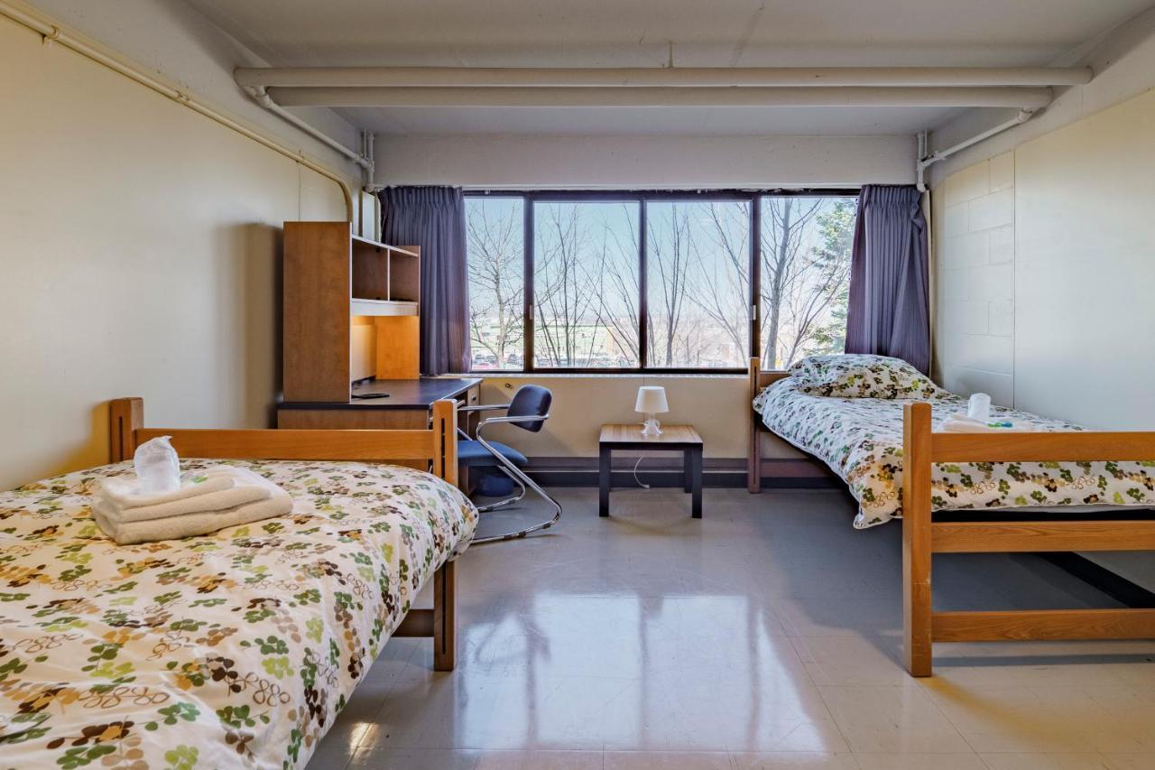 Au Campus Hotell Sherbrooke Exteriör bild