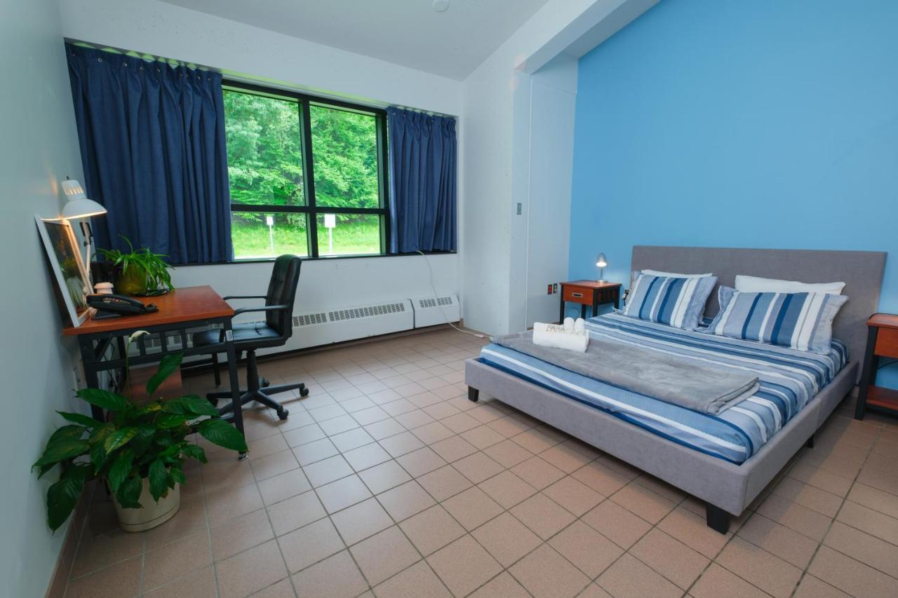 Au Campus Hotell Sherbrooke Exteriör bild