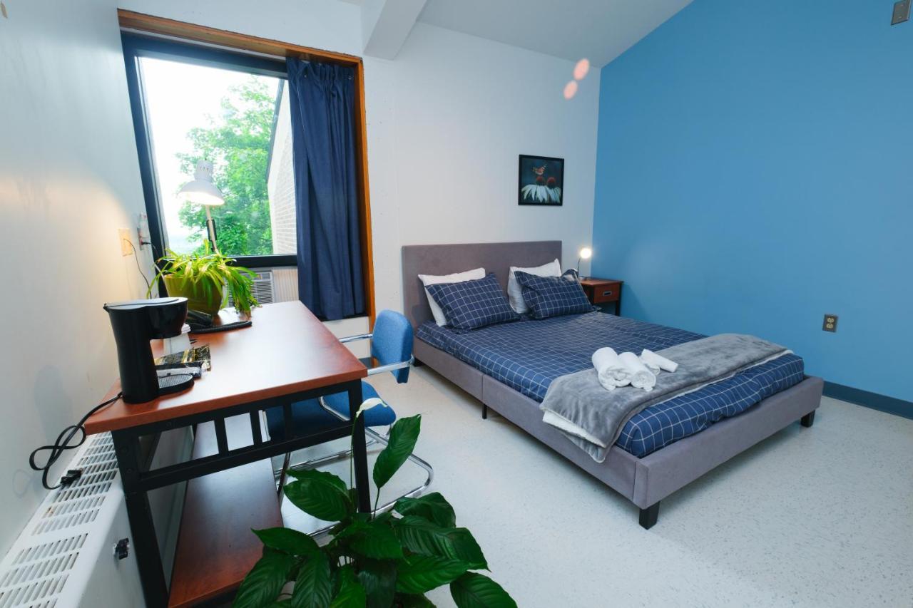 Au Campus Hotell Sherbrooke Exteriör bild