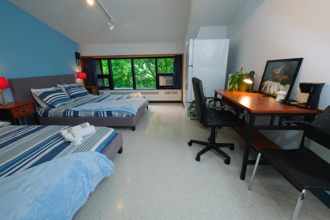Au Campus Hotell Sherbrooke Exteriör bild